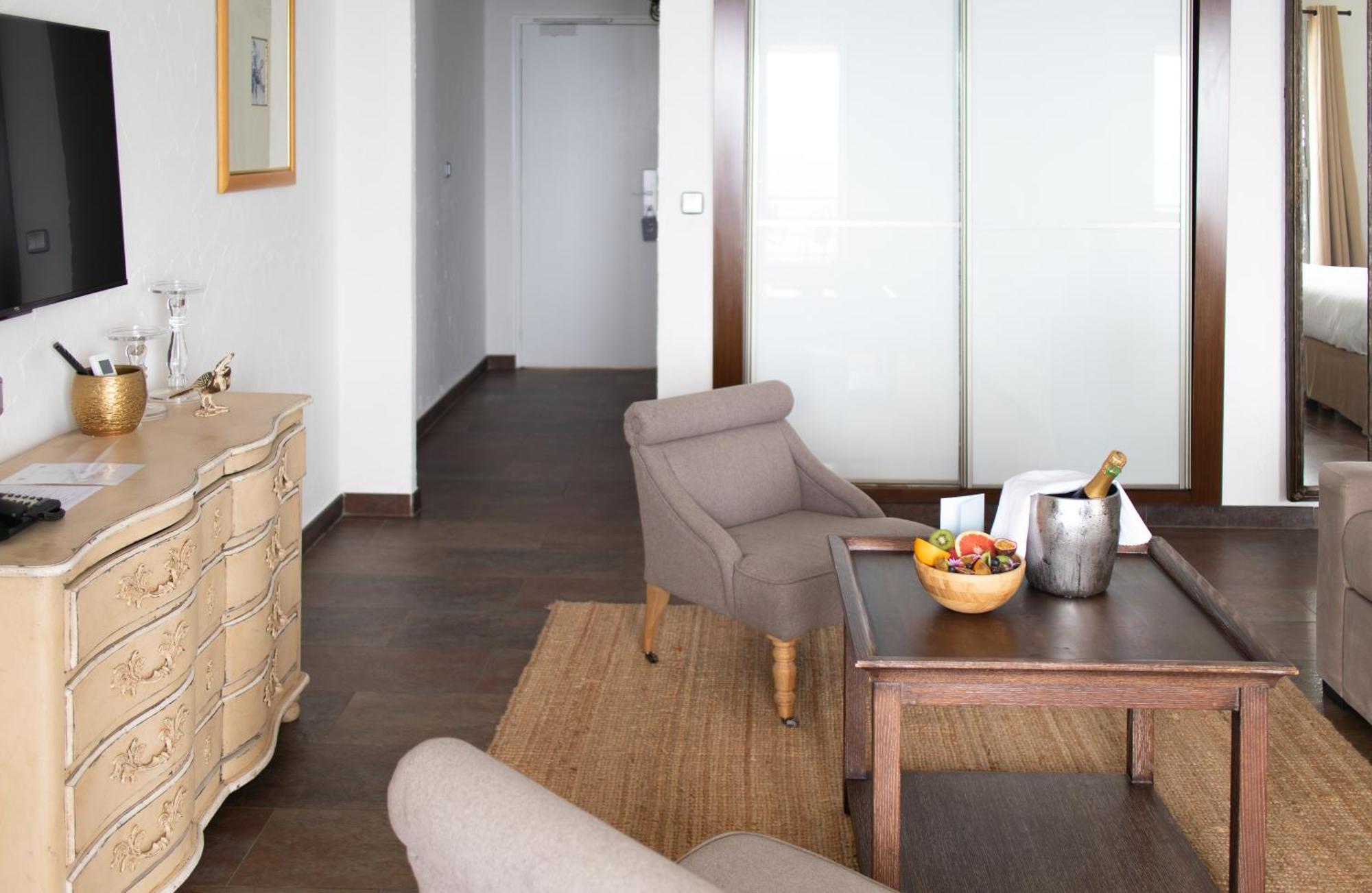 Surplage Hotel Cavaliere Le Lavandou Dış mekan fotoğraf